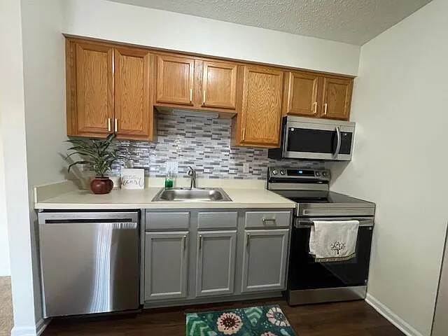 Building Photo - 2536 Eagles Cir #8