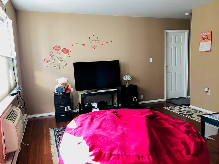 43 Lincoln Gdns #43B — Photo 4