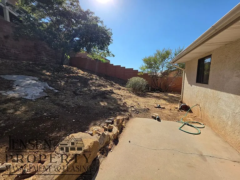 640 E Vermillion Ave — Photo 24