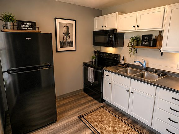3rd image of 523-525 & 619 621 Cloverdale Ave #525