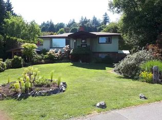 986 Abbey Rd #1A, Saanich, BC V8Y 1L2