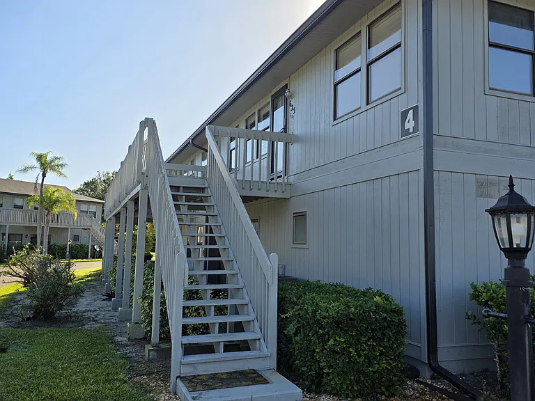 625 Centre Ct SW #201 — Photo 1