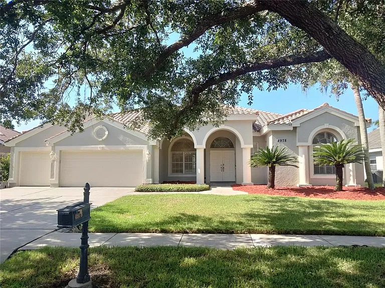 4978 Pointe Cir — Photo 1