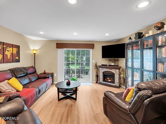 5th image of 148 Setter Place