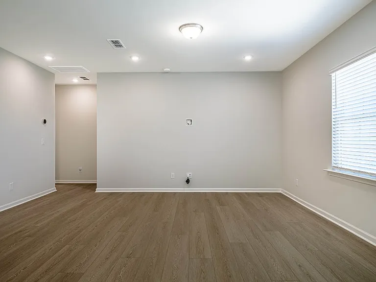 1400 Hollyview Ave — Photo 18