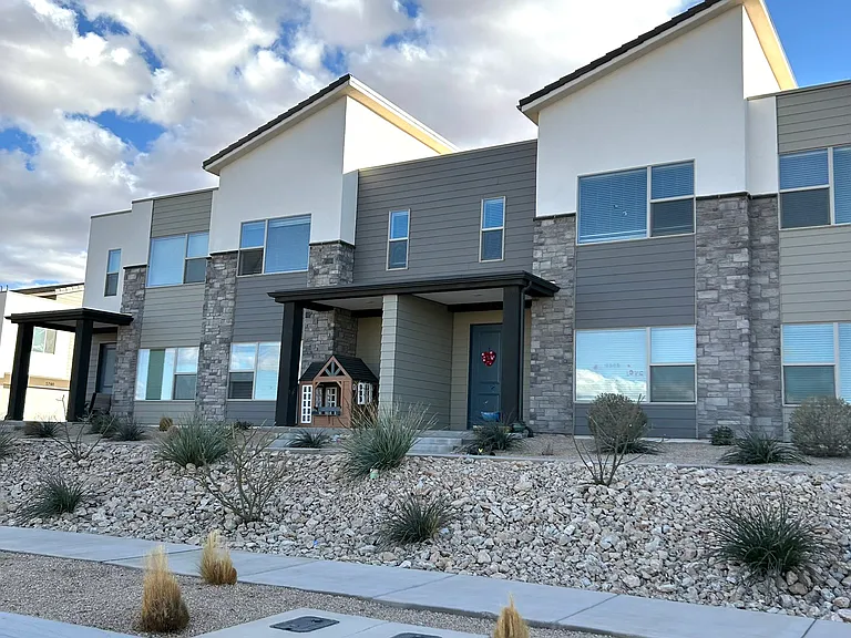 645 W Scarlet Hill Dr — Photo 3