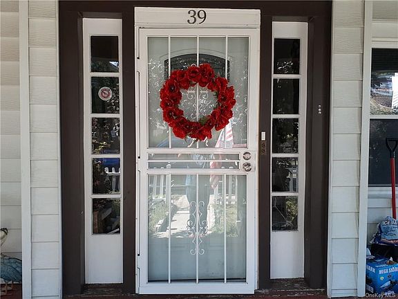 2nd image of 39 Lindsey St #2