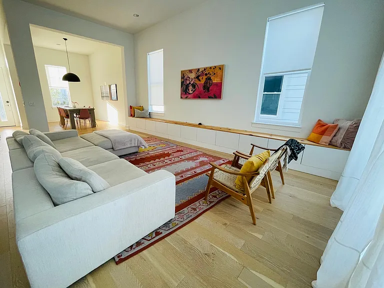 Living Room (+ Dining room)