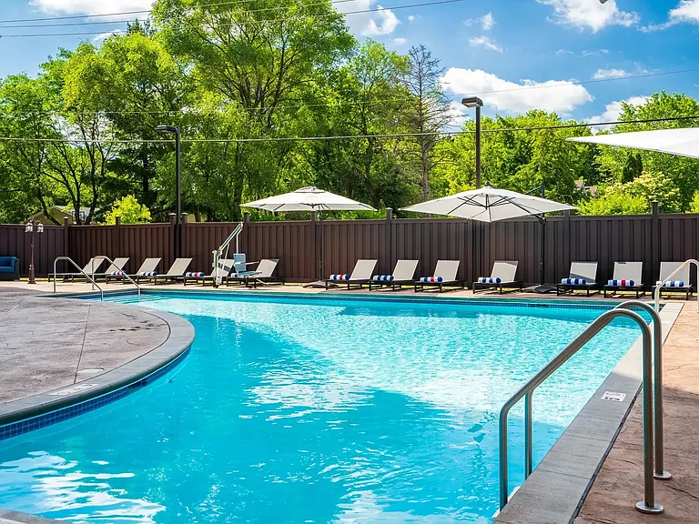 Circle Pines, MN Lexington Lofts | Pool