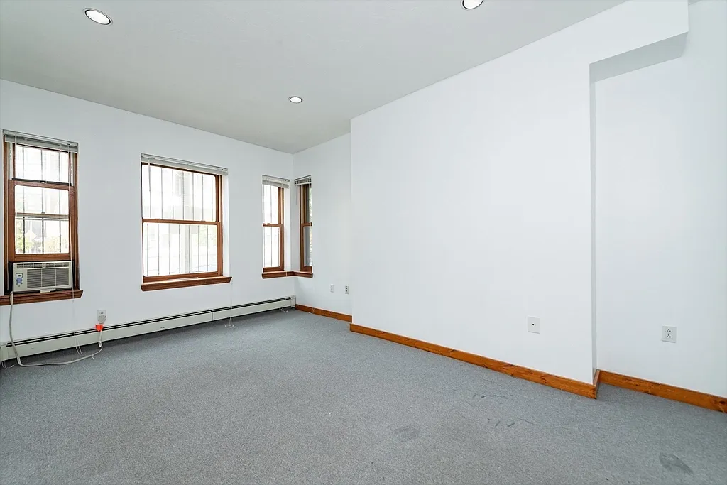 16 Edgerly Rd — Photo 1