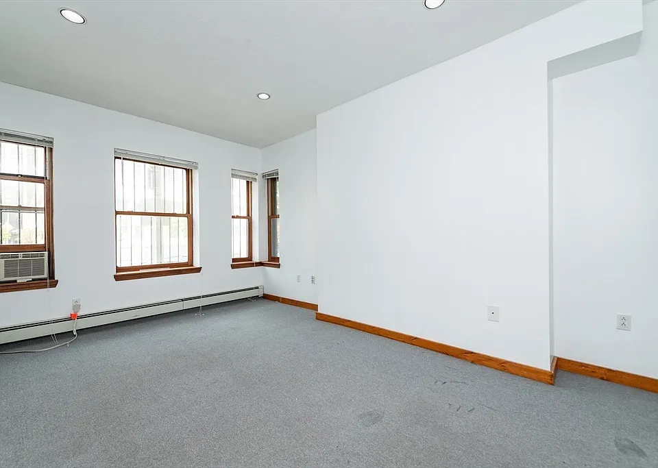 16 Edgerly Rd #1