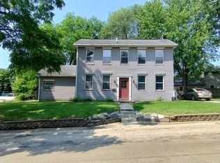 308 Pike St, Peru, IL 61354