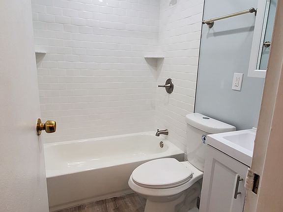 4th image of 101 Laramie Ct #11