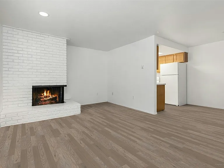 1121 S Woodlawn St #5 — Photo 3