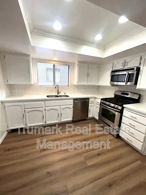 2 bed, 3.0 bath, 1240 sqft, $3,400 — Photo 3