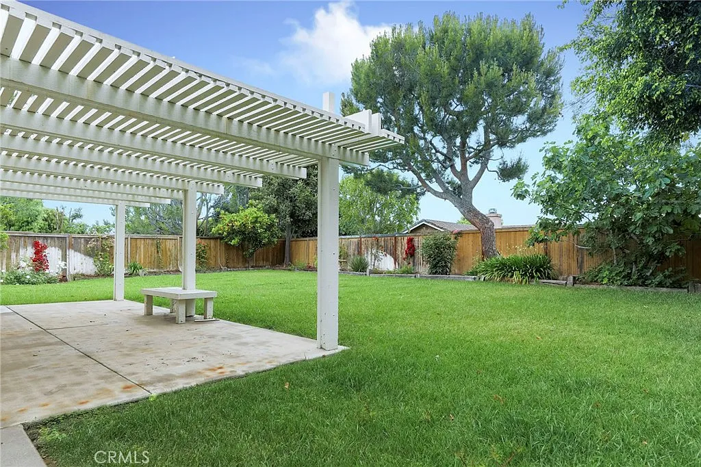 3 bed, 1746 sqft, $4,650 — Photo 2