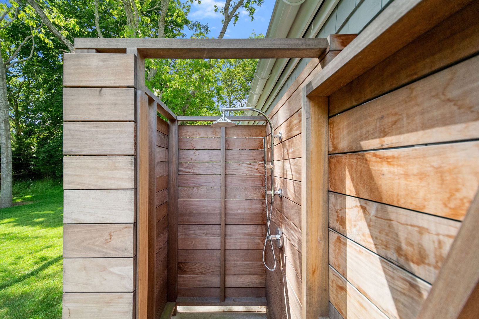  Pool House Outdoor Shower