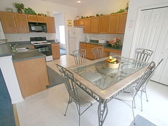 Kitchen and Breakfast Area