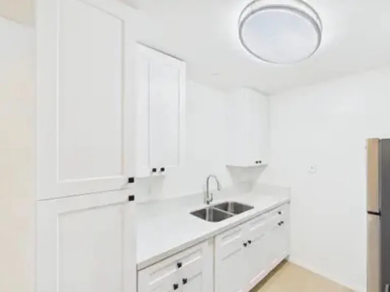 Anita Square Apartments — Photo 3