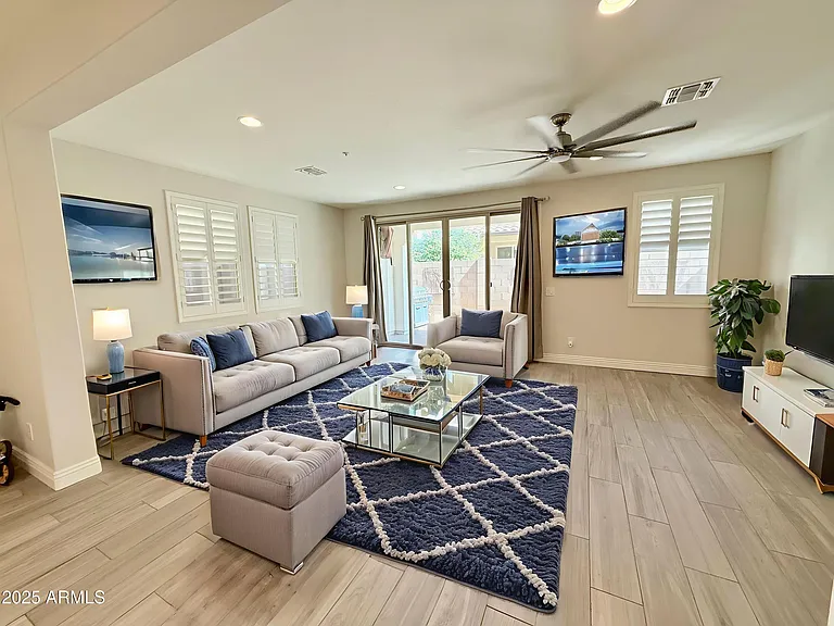 2366 W Gloria Ln — Photo 18