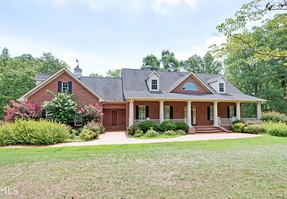 3rd image of 155 Glen Dr