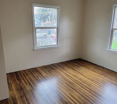 3rd image of 1208 E North Ave
