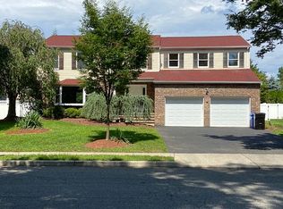 317 Silverrod Ct, Paramus, NJ 07652