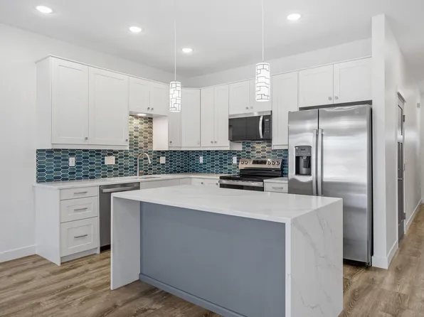 425 W 8th St #21, New Richmond, WI 54017