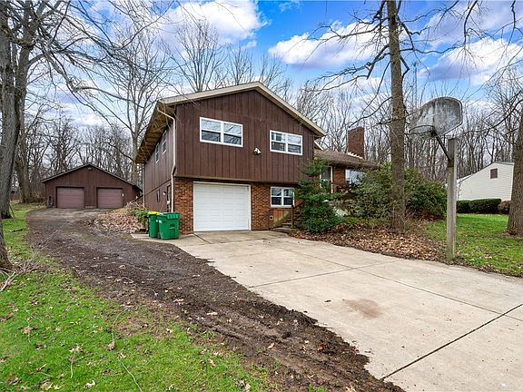 2nd image of 120 Braethorn Dr