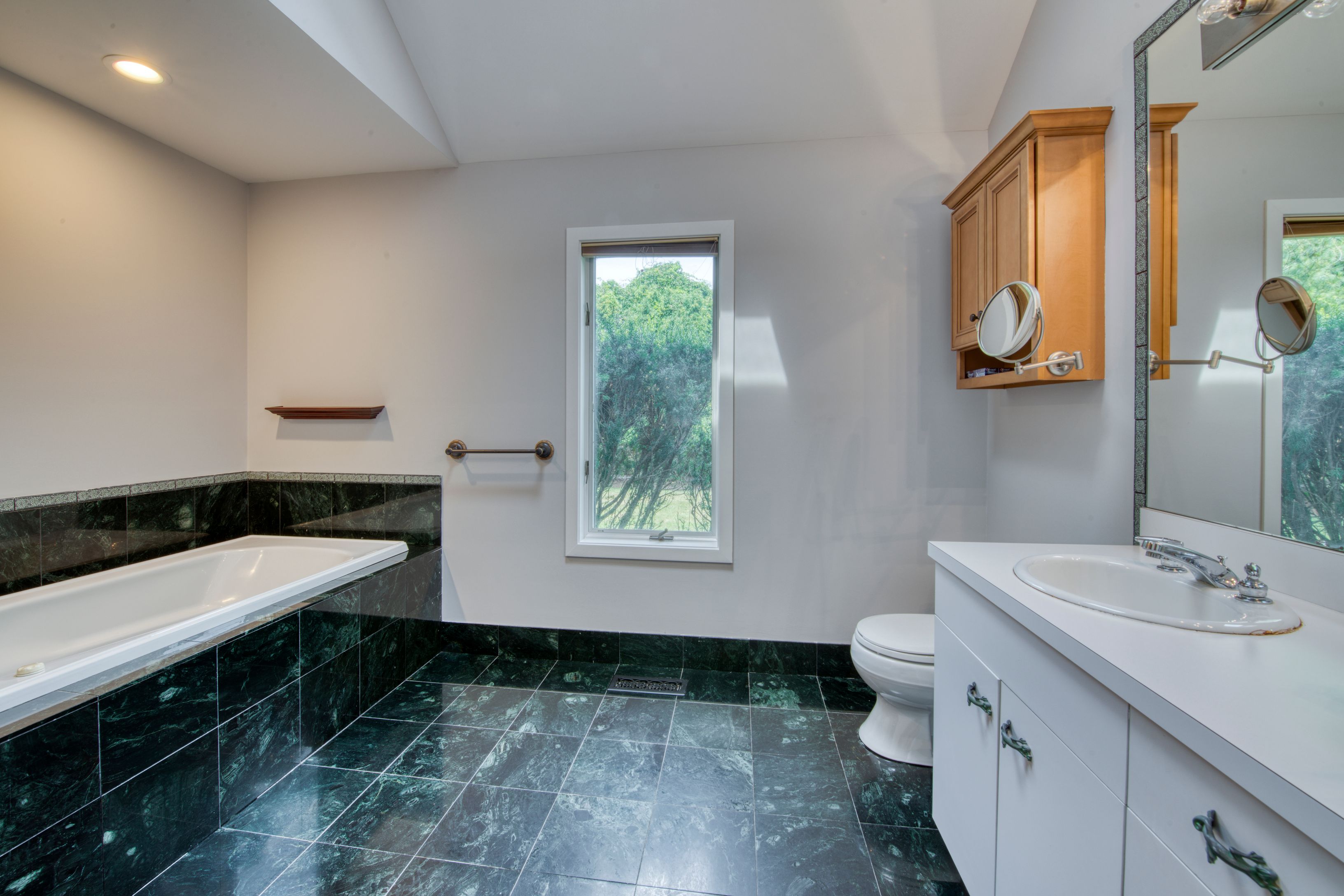 4 Dock Rd, Remsenburg, NY 11960 Out East