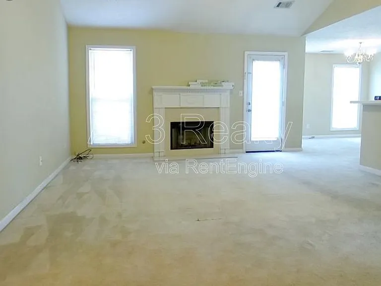 133 Harbour Lake Dr — Photo 3