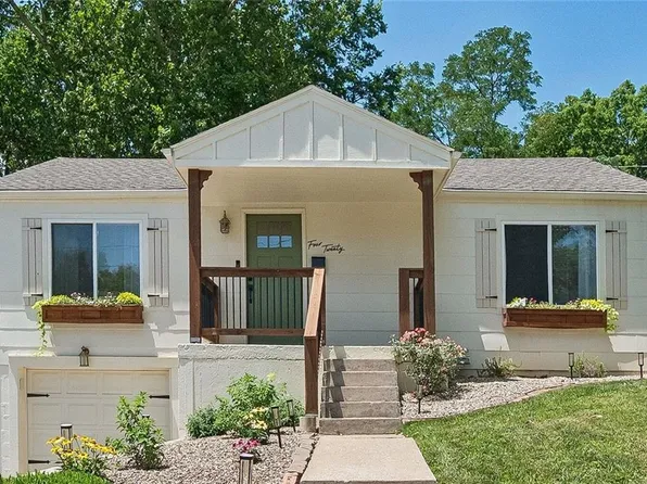 420 N Fairview Ave, Liberty, MO 64068