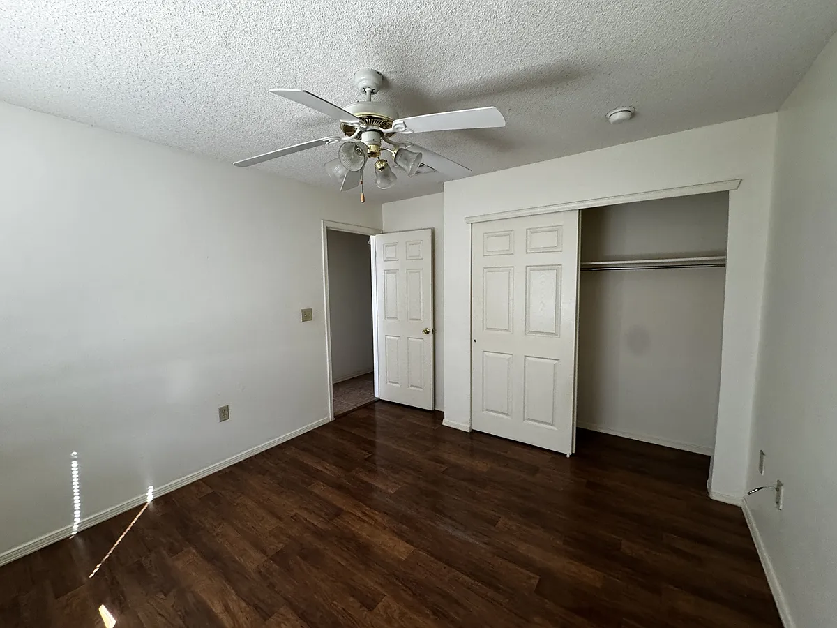 Building Photo - 8715 Independence Dr #5