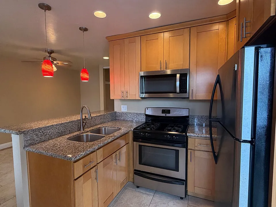2166 Montgomery Ave #E