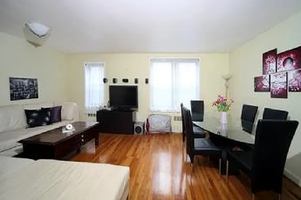 Rented by Ruth Goldman Real Estate | media 19
