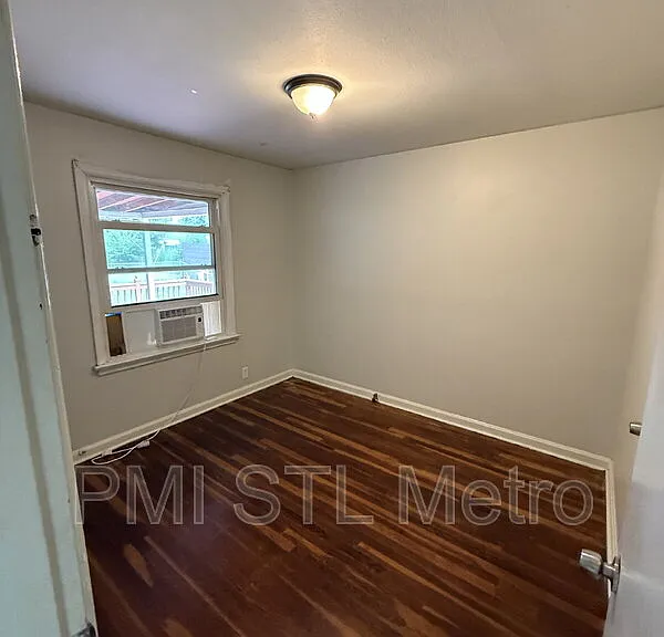 1131 Darr Dr — Photo 7