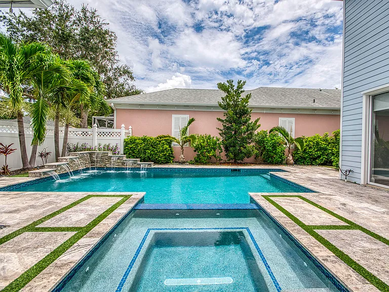 240 Poinciana Dr — Photo 3