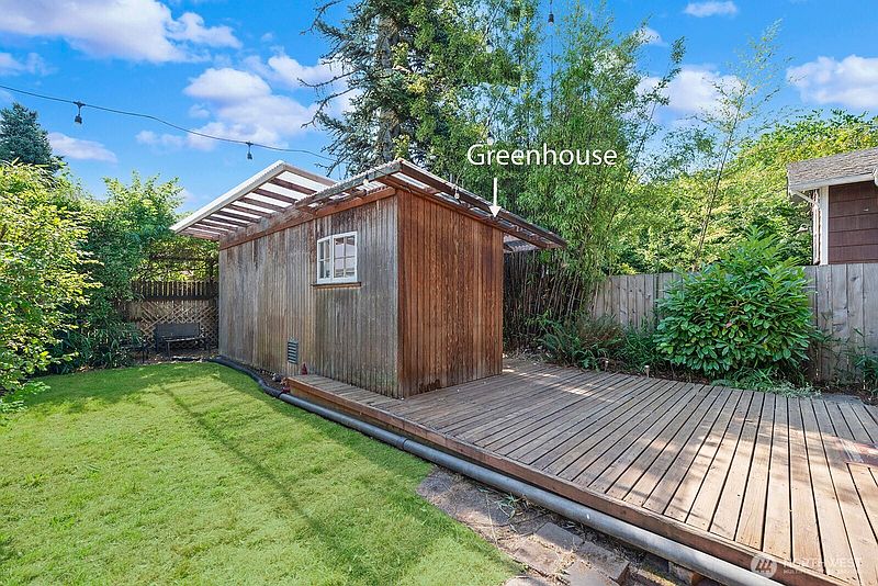 4th image of 5330 9th Avenue NE
