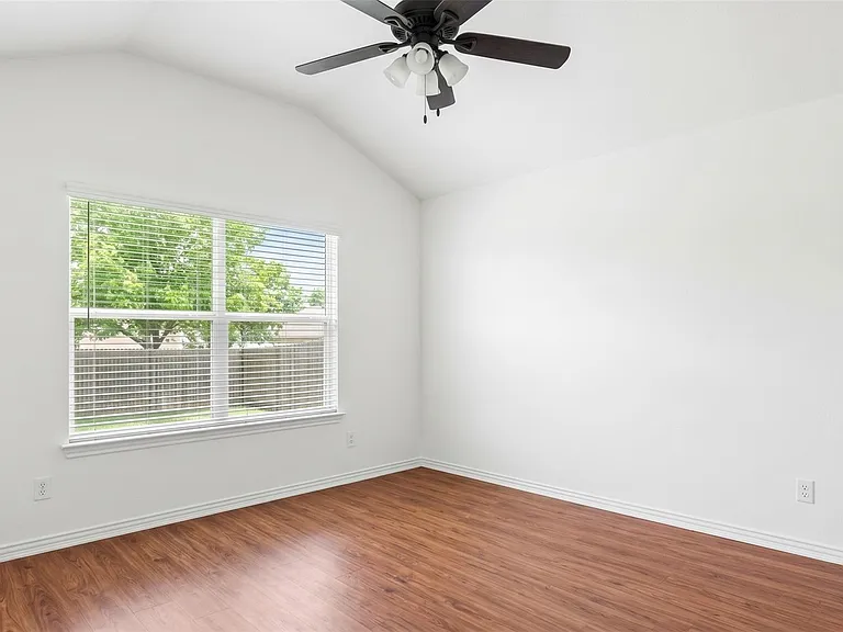 638 Aldenwick Ln — Photo 13
