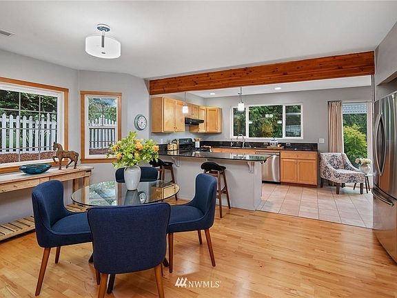 5th image of 717 Moji Ln NW