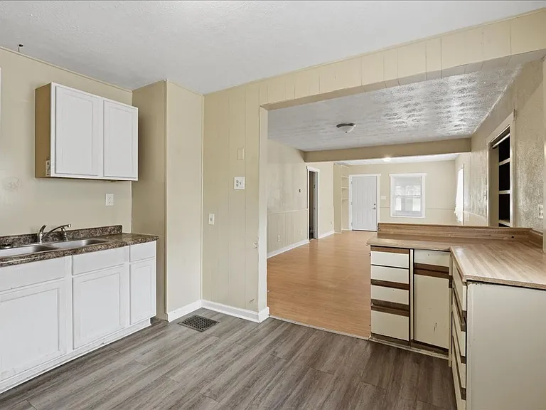 3607 E Michigan St — Photo 7