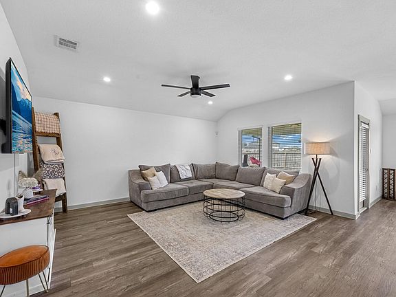 3rd image of 1103 Texel St