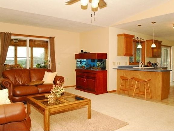 2nd image of 5902 Woodland Dr