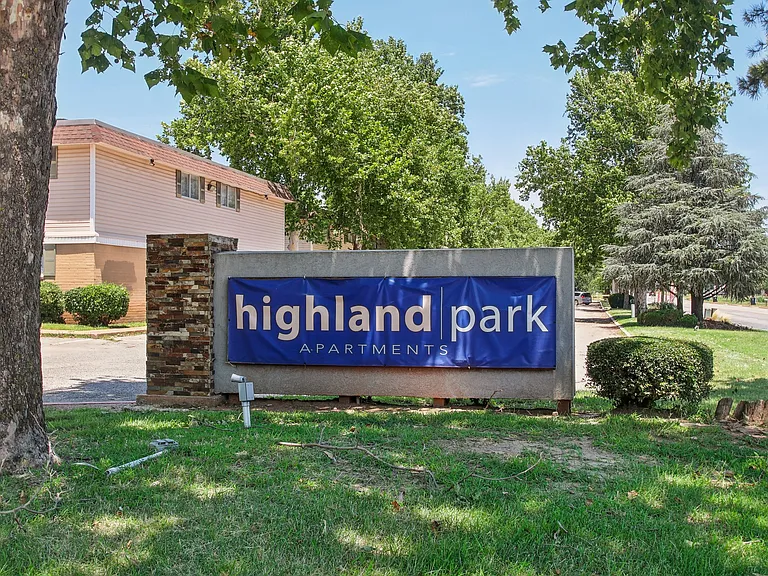 Highland Park Apartments — Photo 18