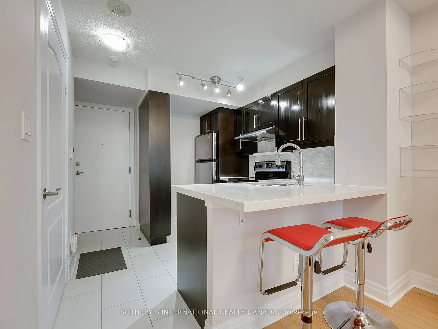 The Boulevard Condos — Photo 3