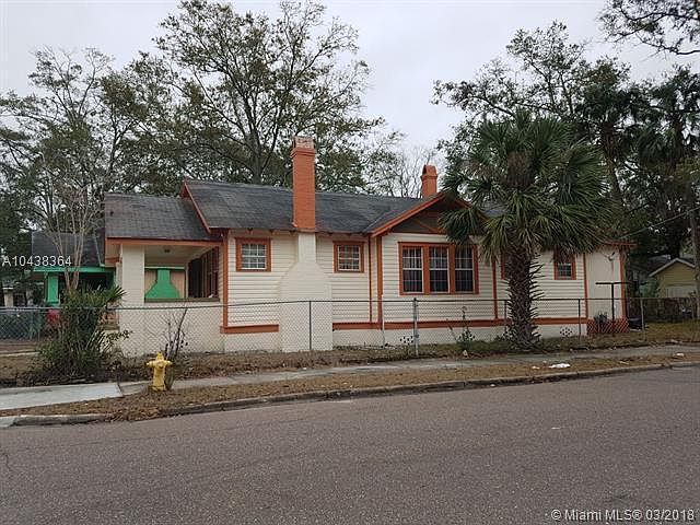1st image of 352 W 23rd St