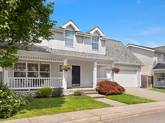 2nd image of 3910 NE 5th Pl