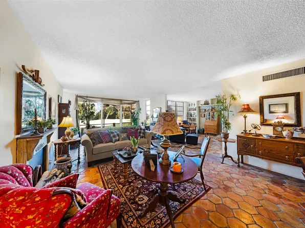 3930 Oaks Clubhouse Drive #105, Pompano Beach, FL 33069