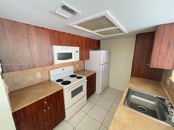 4th image of 8423 Coral Lake Way #8423