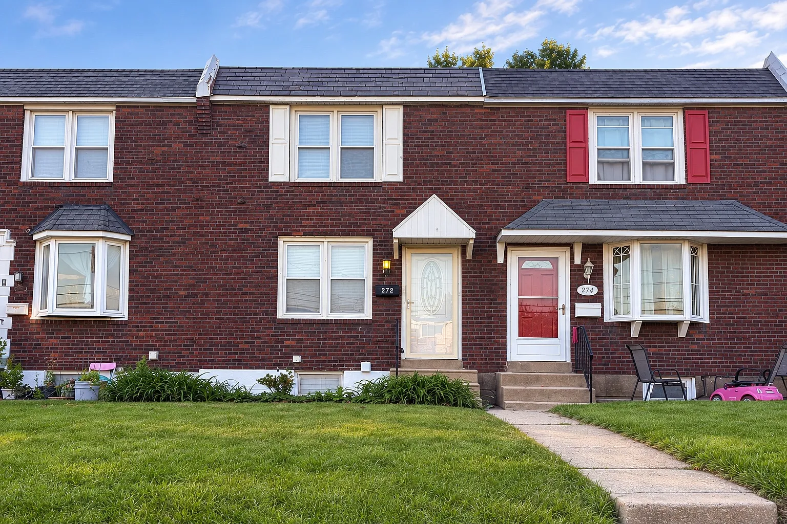 3 bed, 1.5 bath, 1152 sqft, $2,300 — Photo 1